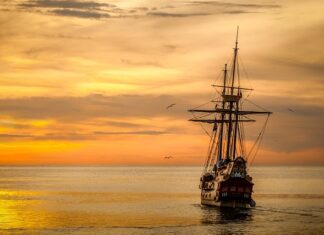 Jak długo płynie statek z Polski do USA? Jak długo płynie statek z Polski do USA?